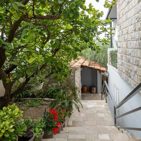 Marija By Guide * Slano